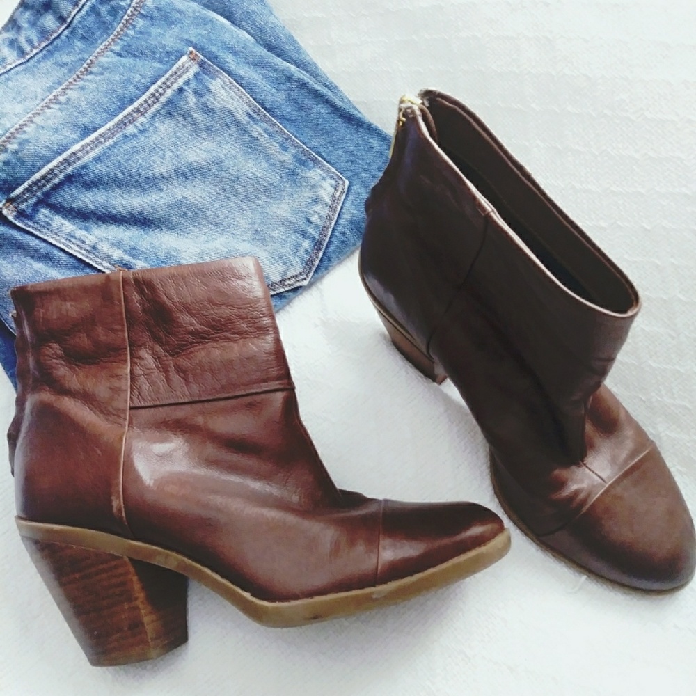 { BANDOLINO } ·Ankle booties ·